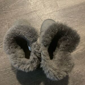 Size 7 grey Uggs
